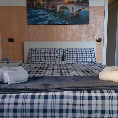 Palazzo Ponte Pietra Apartment Верона Екстериор снимка