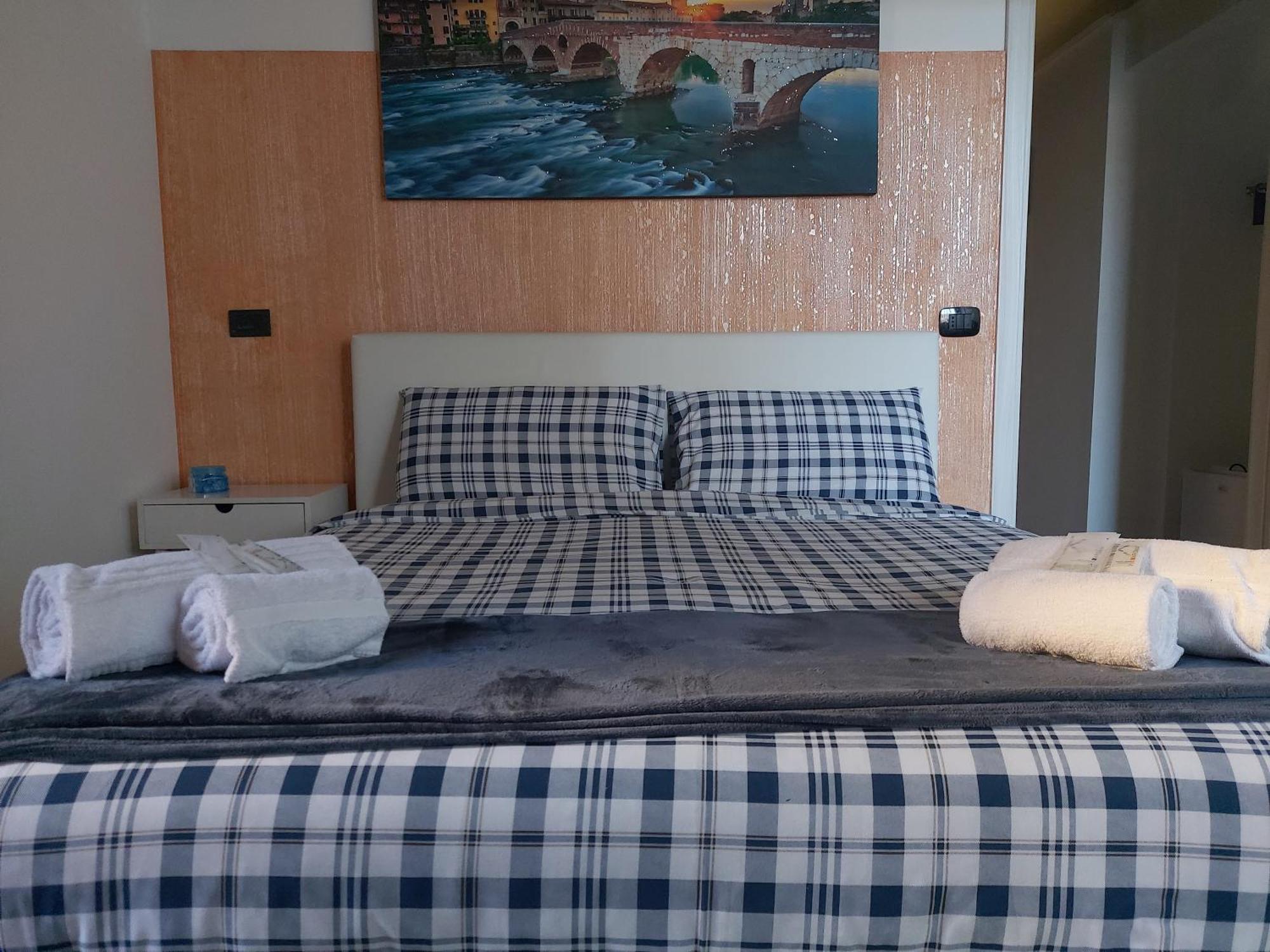 Palazzo Ponte Pietra Apartment Верона Екстериор снимка